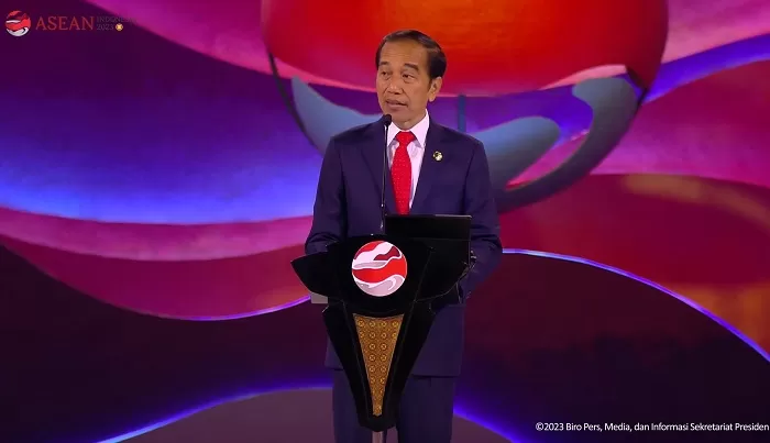 KTT ASEAN Ke-43 Sukses, Indonesia Serahkan Kepemimpinan ASEAN Berikutnya kepada Laos
