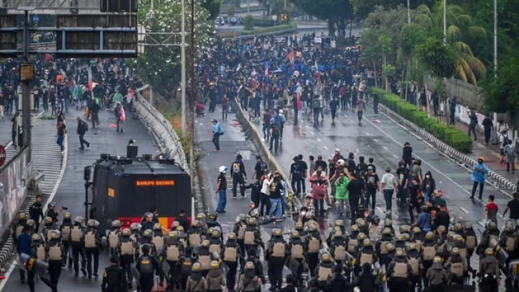 Percaya Proses Hukum, Saatnya Masyarakat Akhiri Demonstrasi Anarkis