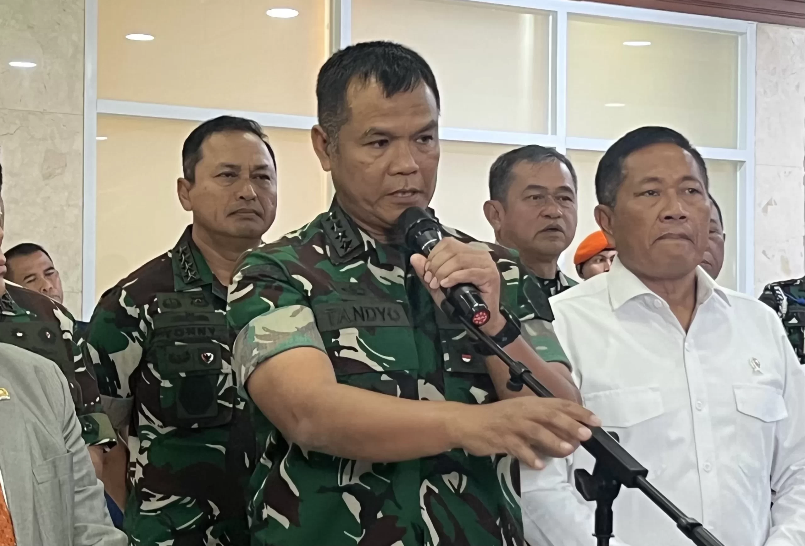 Sinergitas TNI Polri Hadang Upaya Perusuh dalam Aksi Anarkis