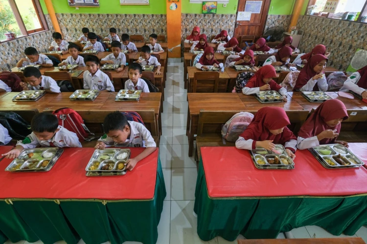 Semangat Sumpah Pemuda, Pemerintah Perkuat Program Sekolah Rakyat dan Makan Bergizi Gratis untuk Generasi Muda Indonesia