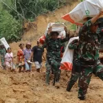 Tim Gabungan Pemerintah Bergerak Menembus Akses Terputus di Daerah Banjir