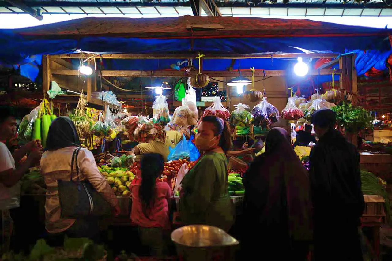 Insentif Ramadan: Bentuk Perlindungan Sosial Hingga Penggerak Ekonomi