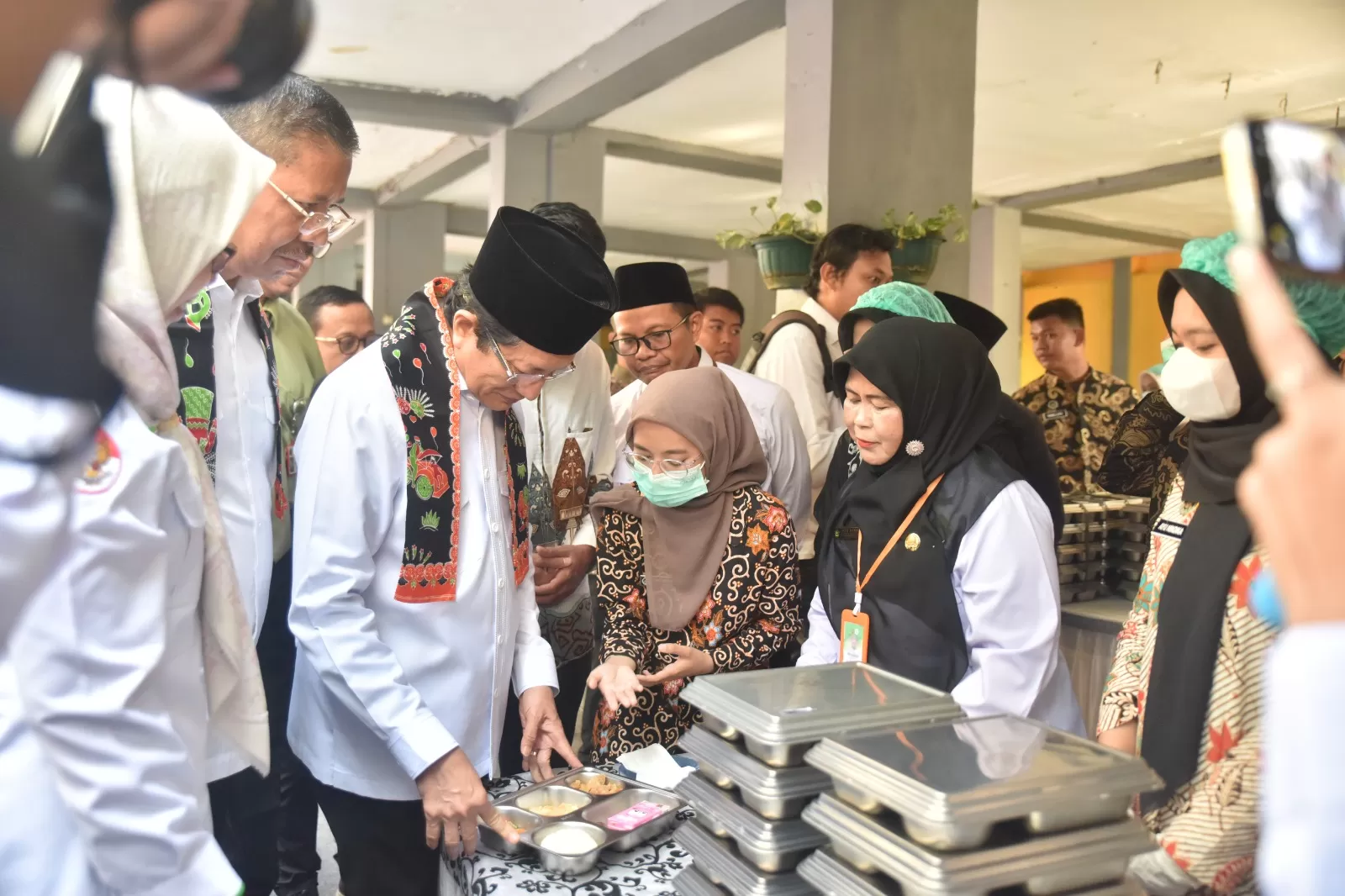 Kemenag dan Baznas Tegaskan Zakat Tidak Digunakan untuk Program MBG